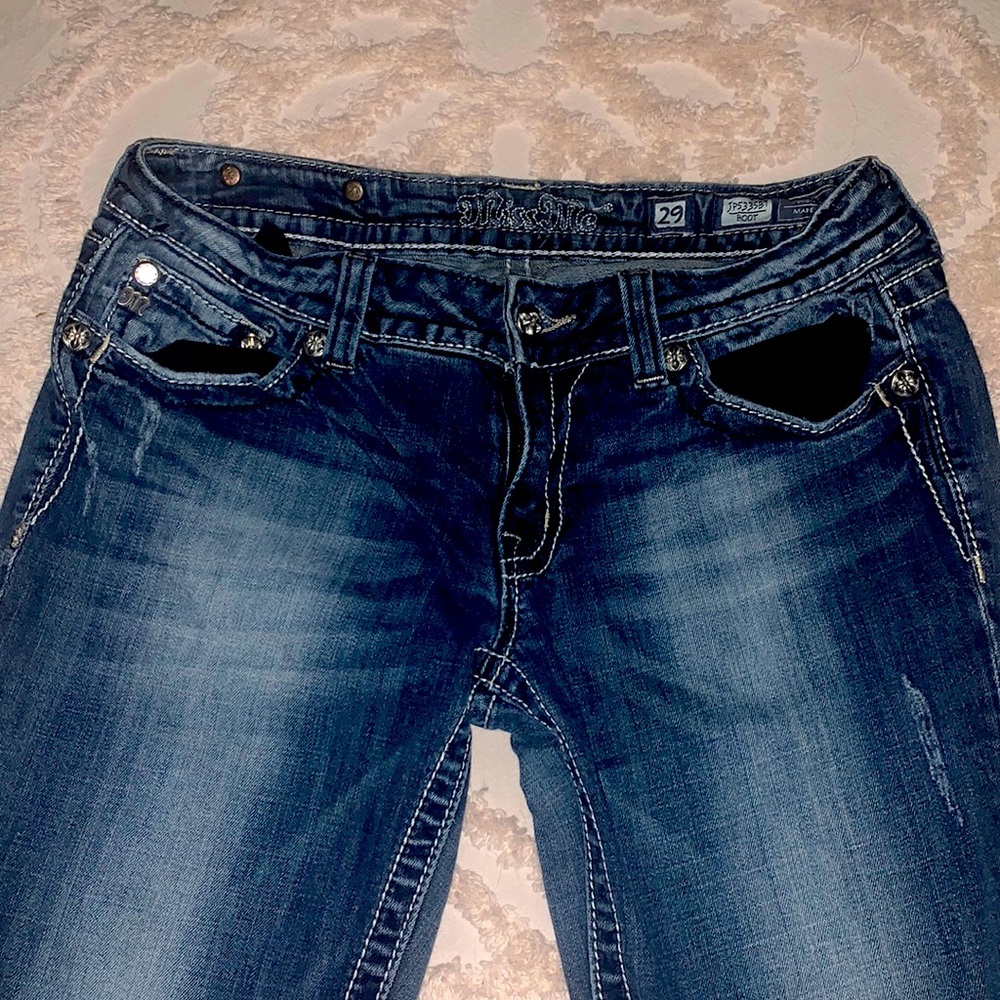 29 Miss Me Jeans cross back pockets